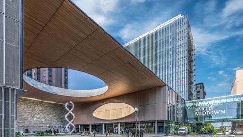 The entrance to Winship at Emory Midtown features a valet-serviced motor court with an oculus in the roof that opens to the sky and a DNA double helix sculpture at the center, rising from the ground. Photo by David Kresses © May Architecture