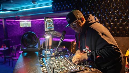 DJ Will performs at Blue Flame Lounge, Wednesday, October 18, 2023, in Atlanta. (Hyosub Shin / Hyosub.Shin@ajc.com)