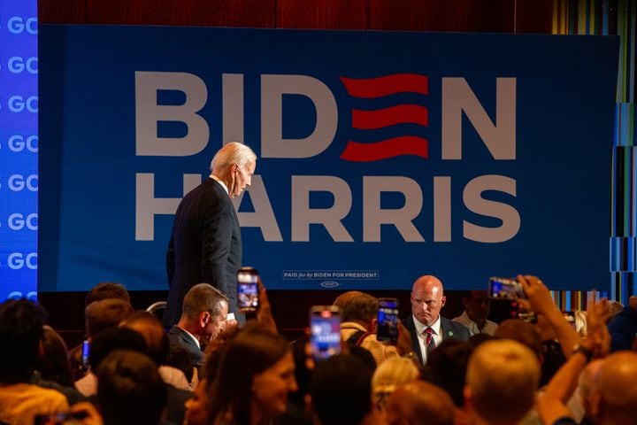 Biden motorcade to debate