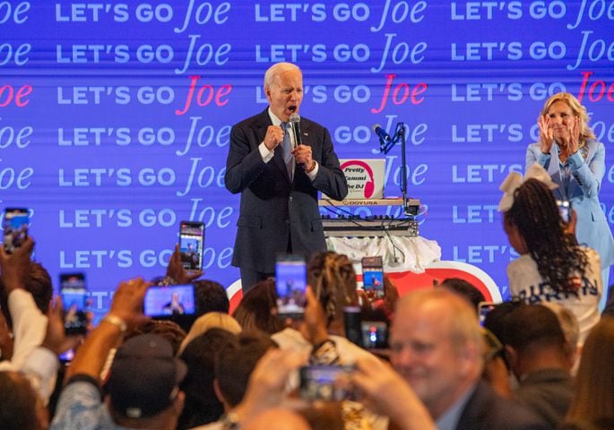 Biden motorcade to debate