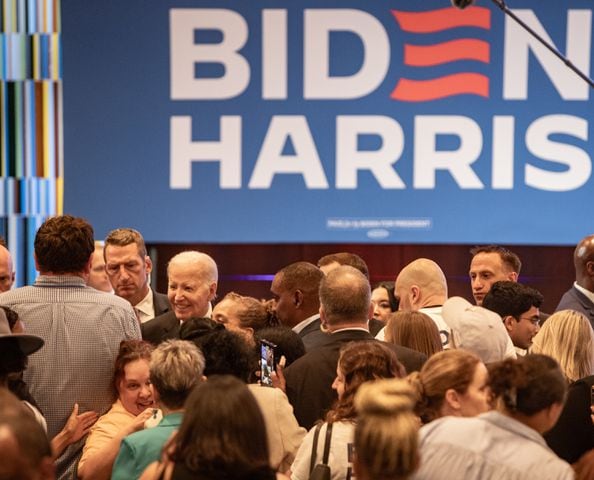 Biden motorcade to debate